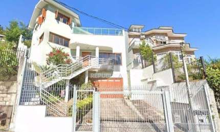 Casa para Venda - 279m², 3 dormitórios, sendo 1 suites, 4 vagas - Teresópolis