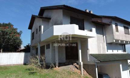 Casa para Venda - 300m², 5 dormitórios, sendo 3 suites, 5 vagas - Teresópolis