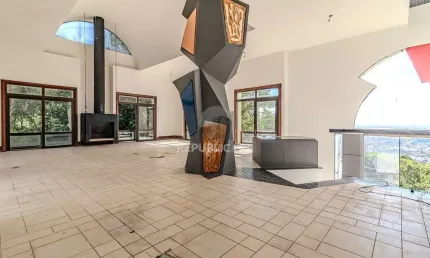 Casa para Venda - 1000m², 5 dormitórios, sendo 5 suites, 8 vagas - Teresópolis