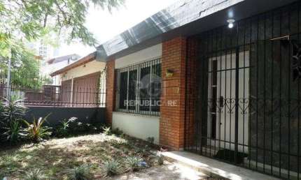 Casa no bairro Jardim Botânico de 3 dormitórios e 2 vagas