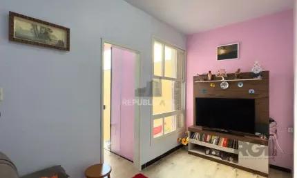 APARTAMENTO 1 DORMITÓRIO COM PÁTIO, DE FRENTE, PRÓXIMO À ORLA DO GUAÍBA NO CENTR