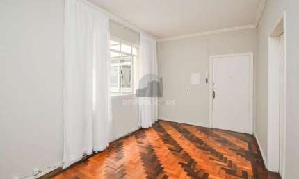 Apartamento à venda com 2 dormitórios 69 m² no Bairro Menino Deus