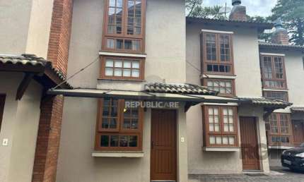 Sobrado de Alvenaria em Condominio  no bairro Nobre de Gramado
