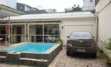 Casa para Venda - 330m², 5 dormitórios, sendo 1 suites, 7 vagas - Menino Deus