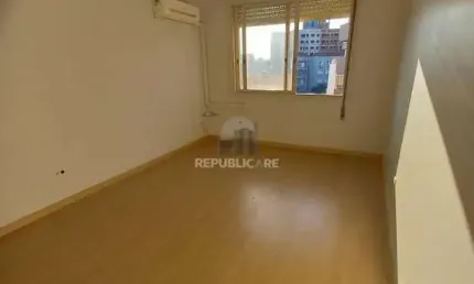 Vende-se amplo apartamento de 2 quartos, 1 vaga e 78m² - Santa Cecília
