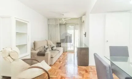 Apartamento de 2 dormitórios com sacada e 1 vaga no petrópolis.