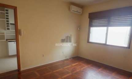 Vende-se apartamento de 1 dormitório e 45m² - Menino Deus