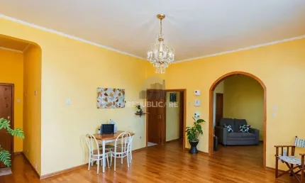 Vende-se amplo apartamento com 3 quartos(1 suíte), 95m² e sacada - Petrópolis