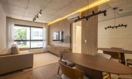 Apartamento com 67m², 2 quartos, 1 suíte, 1 vaga, no bairro Petrópolis em Porto