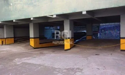 Box para Venda - 12m², 0 dormitórios, 1 vaga - Centro Histórico