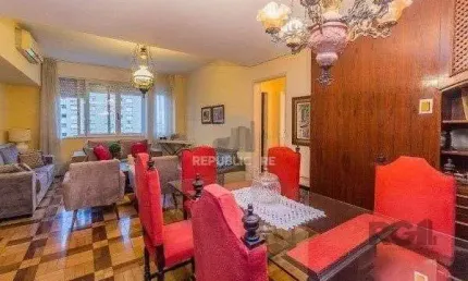 Amplo apartamento de 3 quartos com suíte e 2 sacadas, com vista para o guaíba e