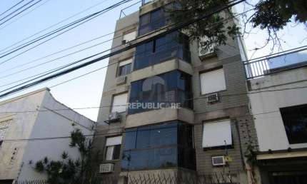 Apartamento de 2 quartos, 2 banheiros 1 vaga de garagem no bairro Azenha em POA