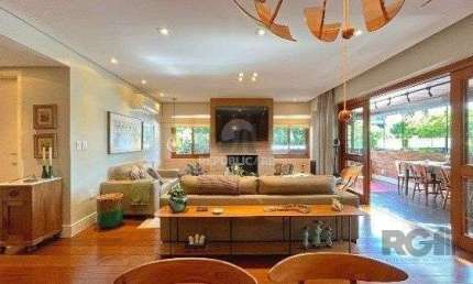 Apartamento de 200m², 4 quartos, 1 suíte e 4 vagas – Moinhos de Vento