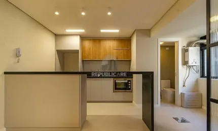 Apartamento a venda no bairro Auxliadora dois dormitórios, totalmente reformado.