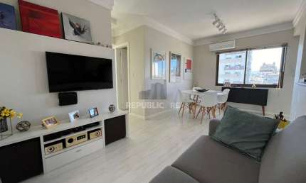 Vende-se apartamento com 2 quartos, suíte e sacada com churrasqueira – 74 m² - B