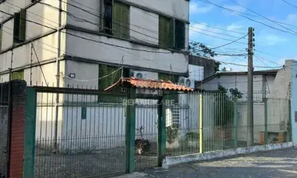 Apartamento térreo com 3 quartos no Bairro Cidade Baixa