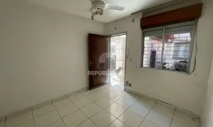 Apartamento térreo com 2 dormitórios no Bairro Parque dos Maias