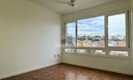 Apartamento com 2 dormitórios, dependência e 1 vaga no bairro menino deus