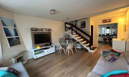 Casa triplex em condomínio no Ecoville com 2 suítes