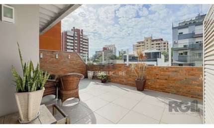 Cobertura de 3 quartos, suíte e 1 vaga de garagem no bairro Petrópolis em POA/RS