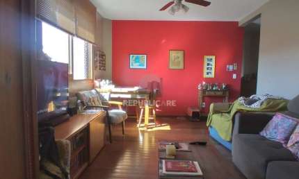Apartamento 2 dormitórios, lareira, churrasqueira, 2 vagas garagem, no Bairro Tr