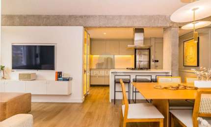 Apartamento com 2 quartos (1 suíte) e 2 vagas de garagem no Bairro Mont Serrat.