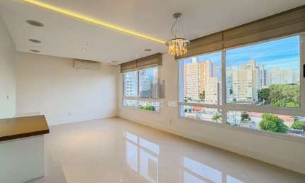 Apartamento com 3 quartos (1 suíte) e 2 vagas no Bairro Passo da Areia.