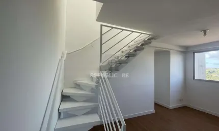 Cobertura semi mobiliada com 3 quartos e 1 vaga de garagem na Rua Sadi Castro.