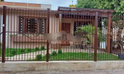 Casa para Venda - 160m², 3 dormitórios, sendo 1 suites, 2 vagas - Santa Maria Go