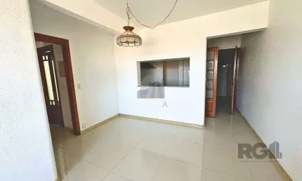 Vende-se apartamento reformado 2 quartos com vaga próximo ao Colégio Pastor Dohm