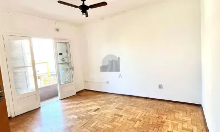 Apartamento 2 Dormitórios com Sacada e Pátio - Excelente Localização