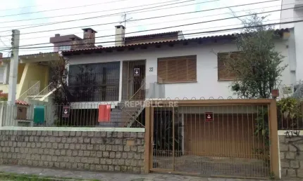 Casa para venda - 293m², 3 dormitórios, sendo 1 suites, 4 vagas - partenon