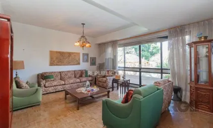 Apartamento para Comprar com 3 dormitórios com suíte e 195m² com até 4 vagas