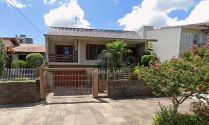 Casa no bairro Jardim Planalto de 3 dormitórios e 3 vagas