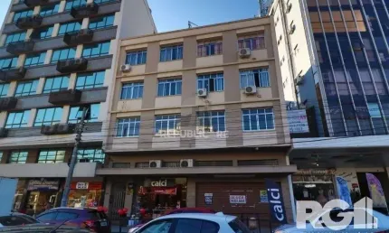 Vende apto de 02 dormitórios, sala, banheiro, cozinha e área de serviço