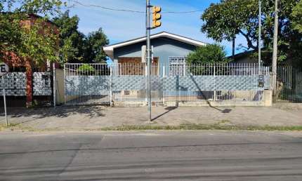 casa térrea 3 dormitórios com 2 vagas cobertas e demais descobertas no bairro cr