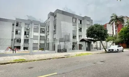 Apto 02 dorm reformado e vaga de garagem escriturada