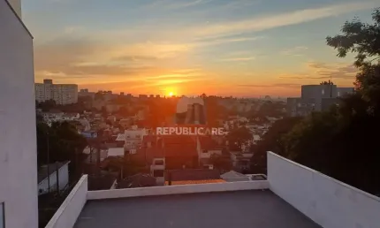 Casa com 3 quartos à venda na Rua Tomaz Edison, 183, Santo Antônio, Porto Alegre