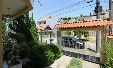Casa de 3 dormitórios com 205m² à Venda no Bairro Hípica