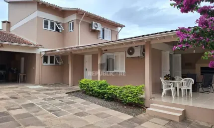 Casa com 3 quartos à venda na Rua César de Castro, 163, Teresópolis, Porto Alegre