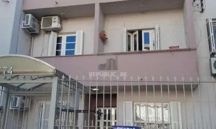 Apartamento térreo de dois quartos no bairro Santana em Porto Alegre