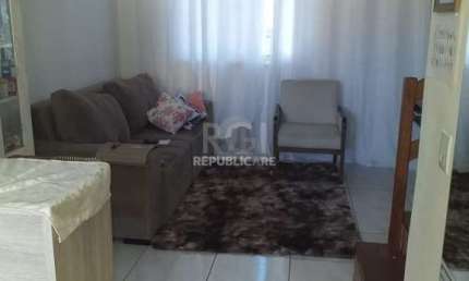 Casa com 2 quartos, banheiro, área de serviço, cozinha, vaga de garagem, no bair