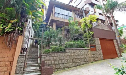 Casa para Venda - 464.5m², 3 dormitórios, sendo 1 suites, 3 vagas - Petrópolis
