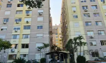 Apartamento com 2 dormitórios, muito bem localizado, próximo a todos os recursos