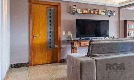 Apartamento de 138m² privativos, 3 dormitórios sendo 1 suíte. Living para 3 bons