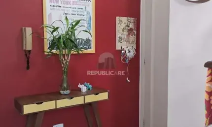 Apartamento de 58 m² com 2 quartos localizado no Bairro Menino Deus.