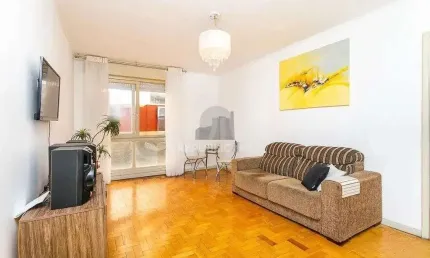 Apartamento 02 dormitórios com garagem convencionada 'fixa'