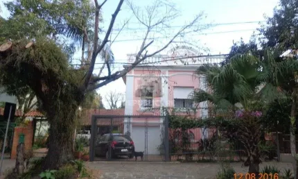 Casa para Venda - 240m², 6 dormitórios, 4 vagas - Teresópolis