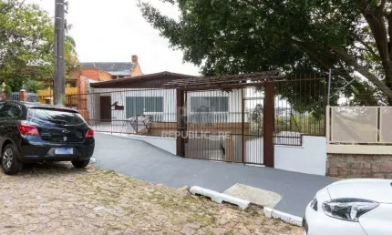 Casa para Venda - 454.7m², 5 dormitórios, sendo 1 suites, 8 vagas - Teresópolis