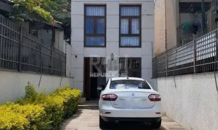Predio para venda - 180m², 0 dormitórios, 2 vagas - cidade baixa